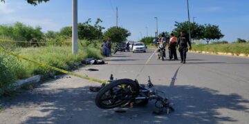 Joven motociclista muere al chocar contra poste en avenida de Ciudad Victoria
