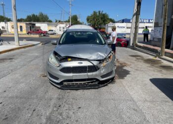 Chocan y dejan como saldo cuantiosos daños materiales en Nuevo Laredo