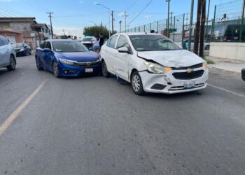 Chocan y dejan como saldo cuantiosos daños materiales en Nuevo Laredo