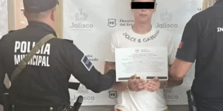 Abogados dejan solo Alex Marín horas antes de su audiencia