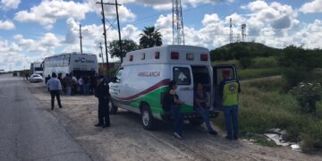 Regias chocan contra autobús de trabajadores que regresaban de los Estados Unidos para el sur de México