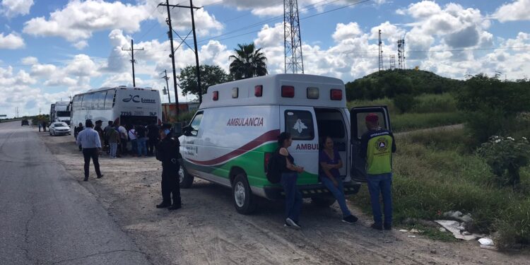 Regias chocan contra autobús de trabajadores que regresaban de los Estados Unidos para el sur de México